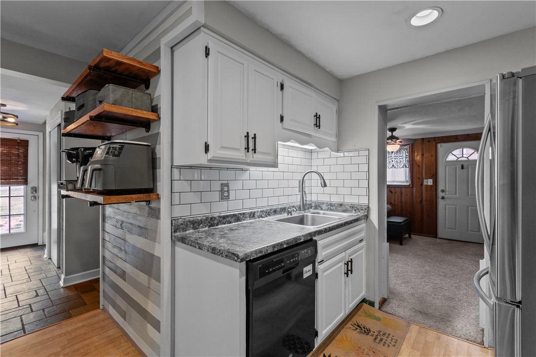 300 Larch Ln