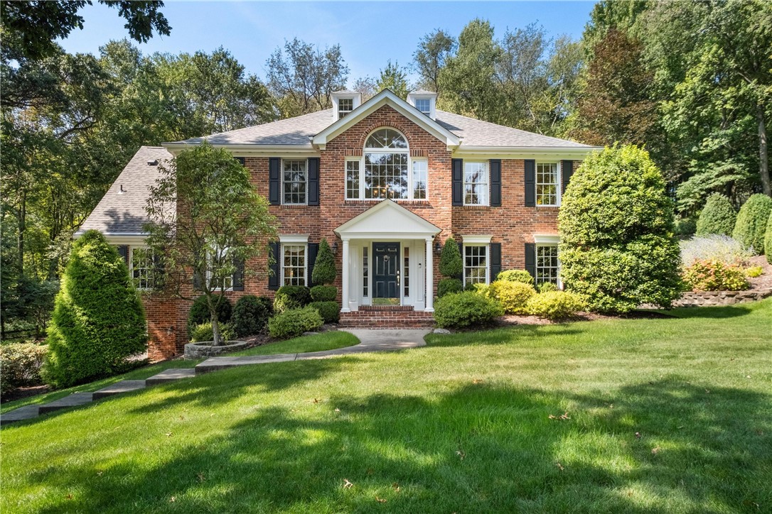 800 Arbordale Lane
