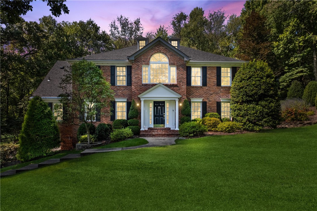 800 Arbordale Lane