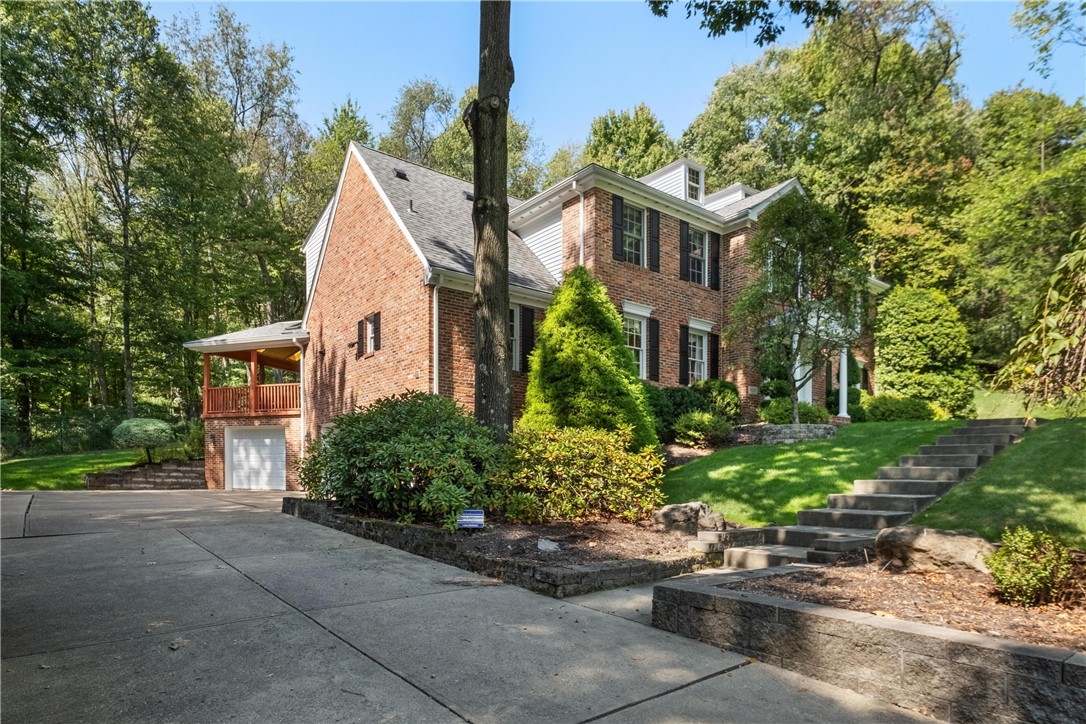 800 Arbordale Lane