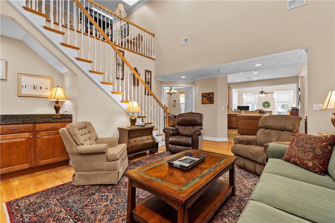 2201 Ambassador Ln