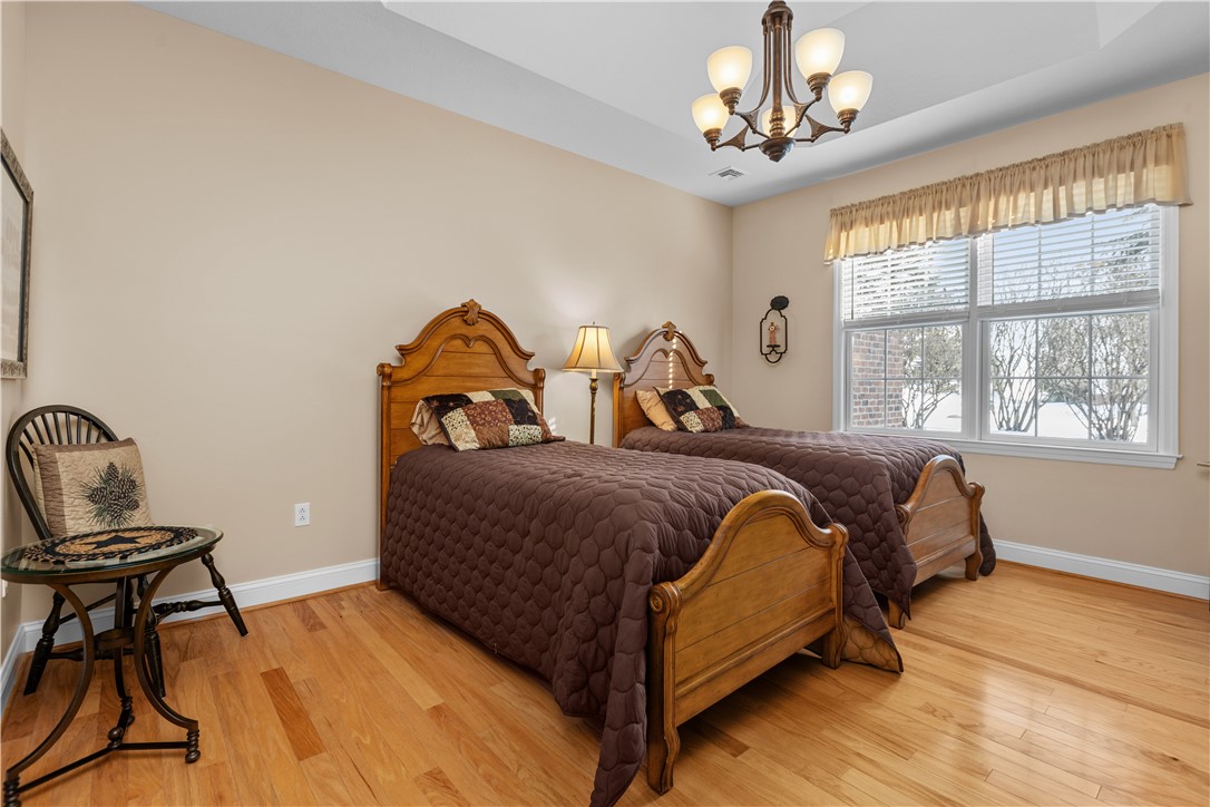 2201 Ambassador Ln