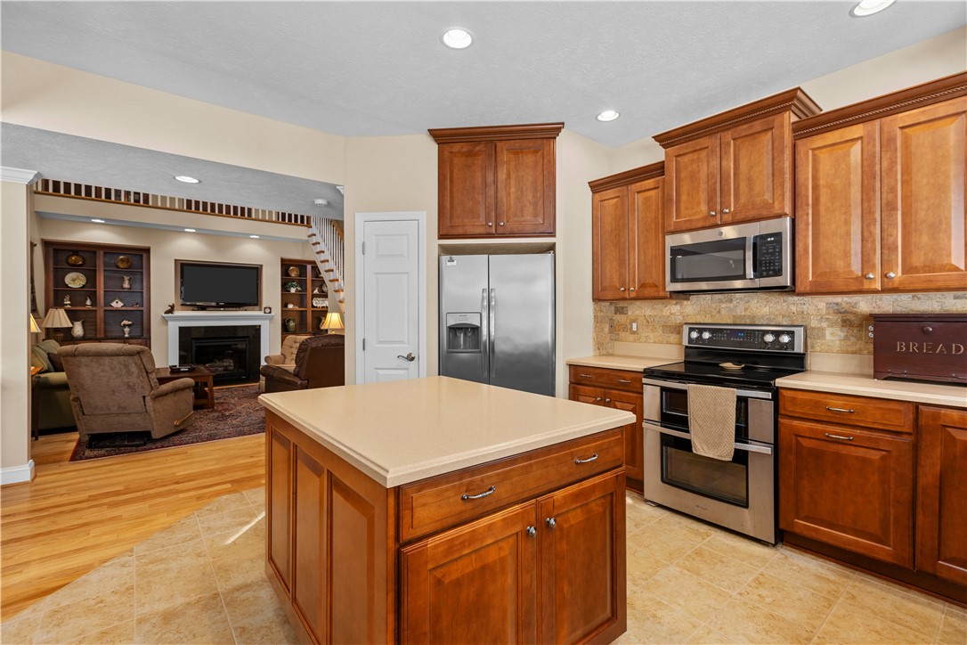 2201 Ambassador Ln