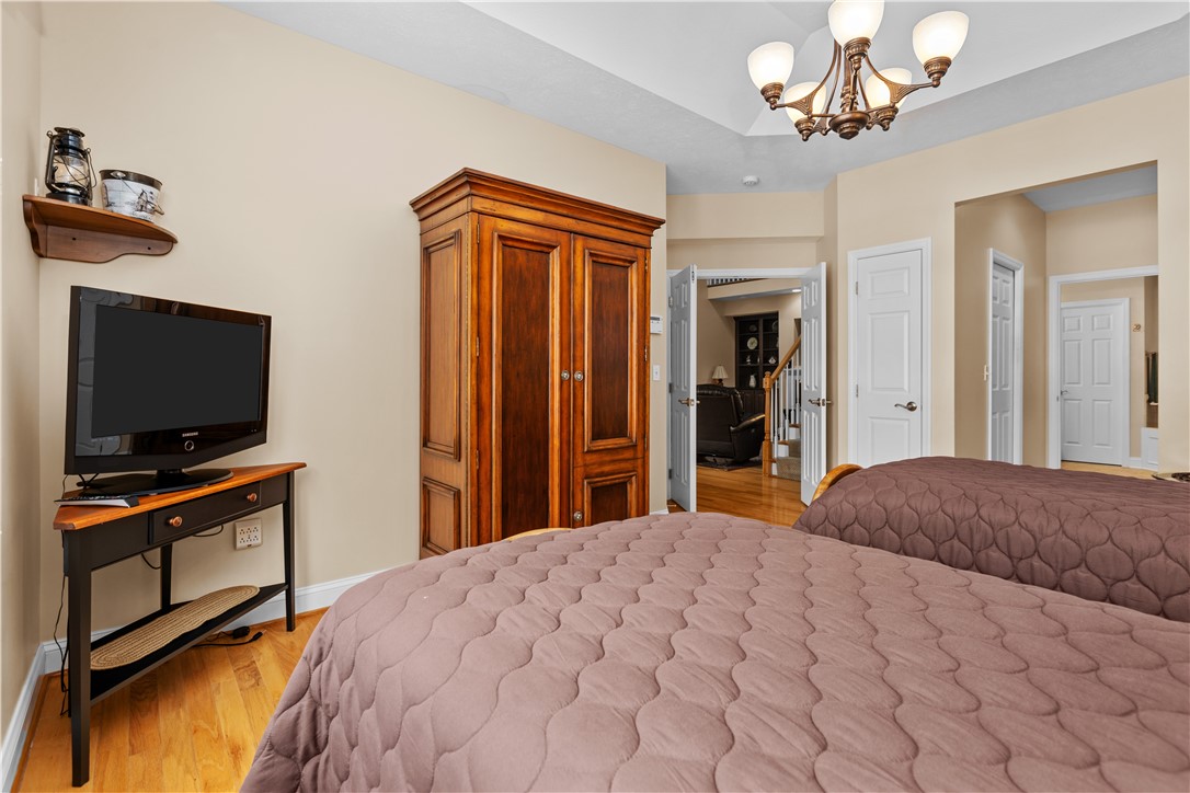 2201 Ambassador Ln