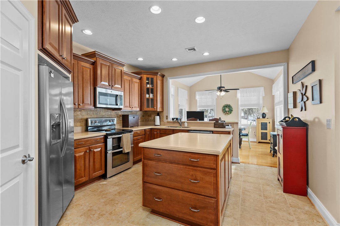2201 Ambassador Ln
