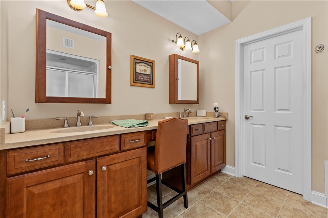2201 Ambassador Ln