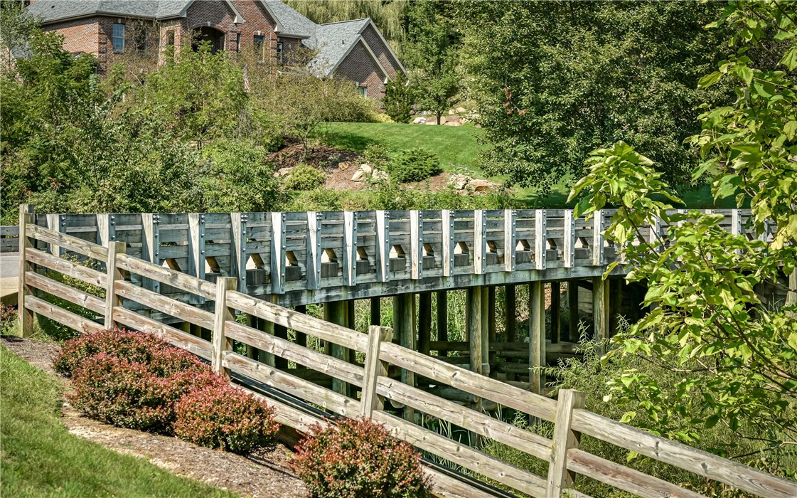 564 Macleod Dr