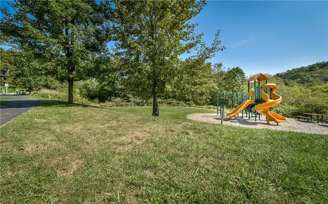 564 Macleod Dr
