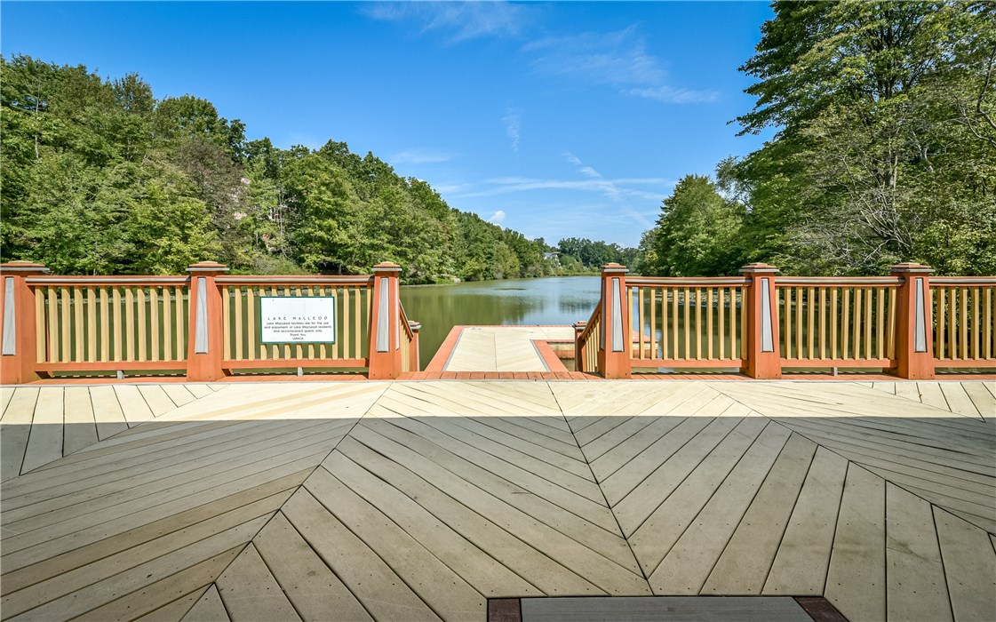 564 Macleod Dr