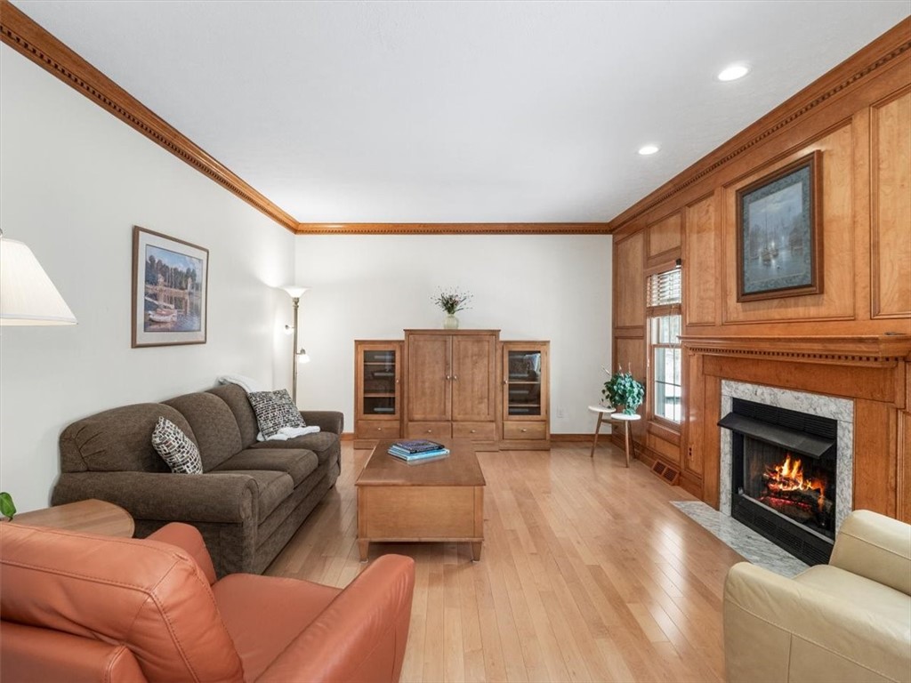 194 Warren Rd