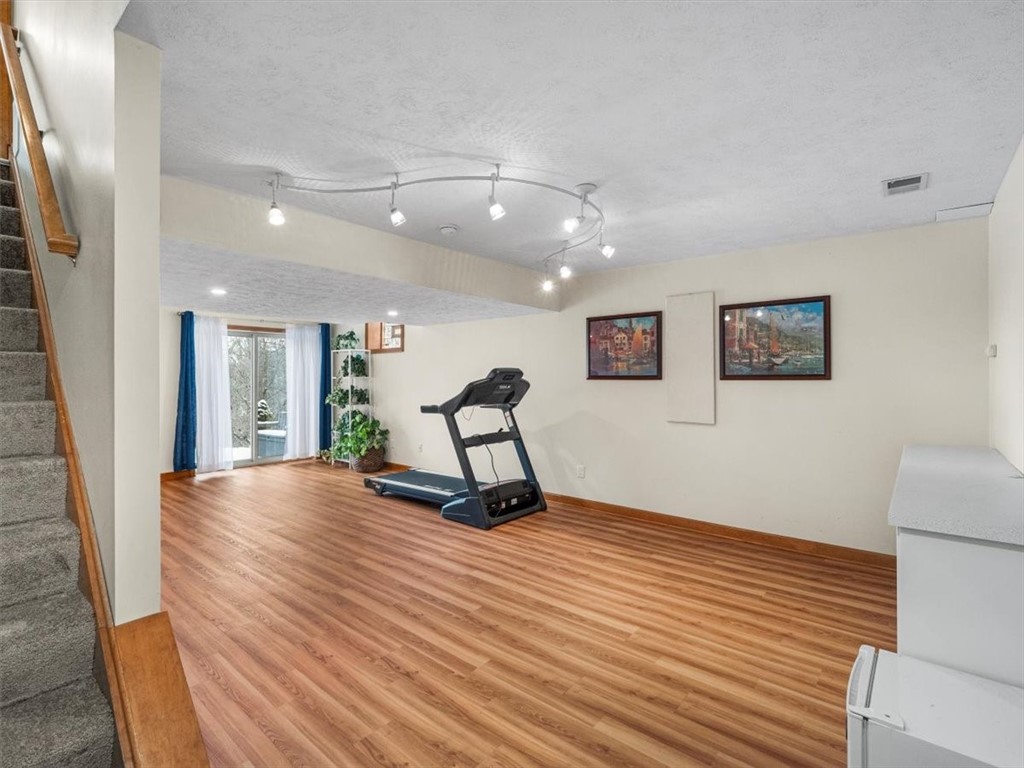 194 Warren Rd