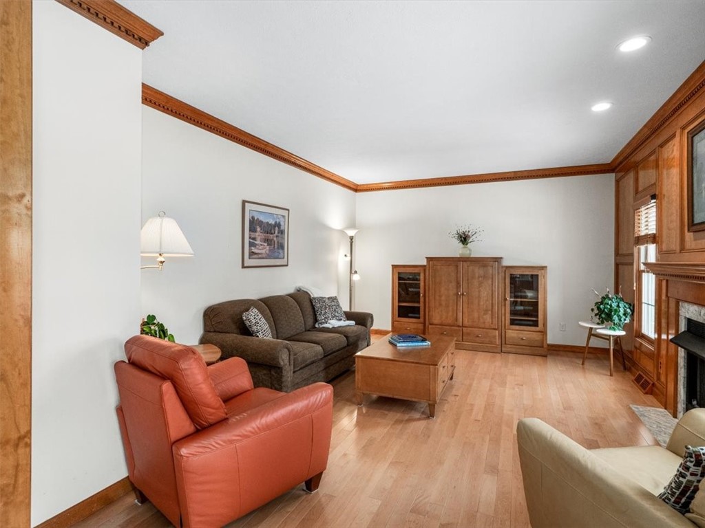 194 Warren Rd
