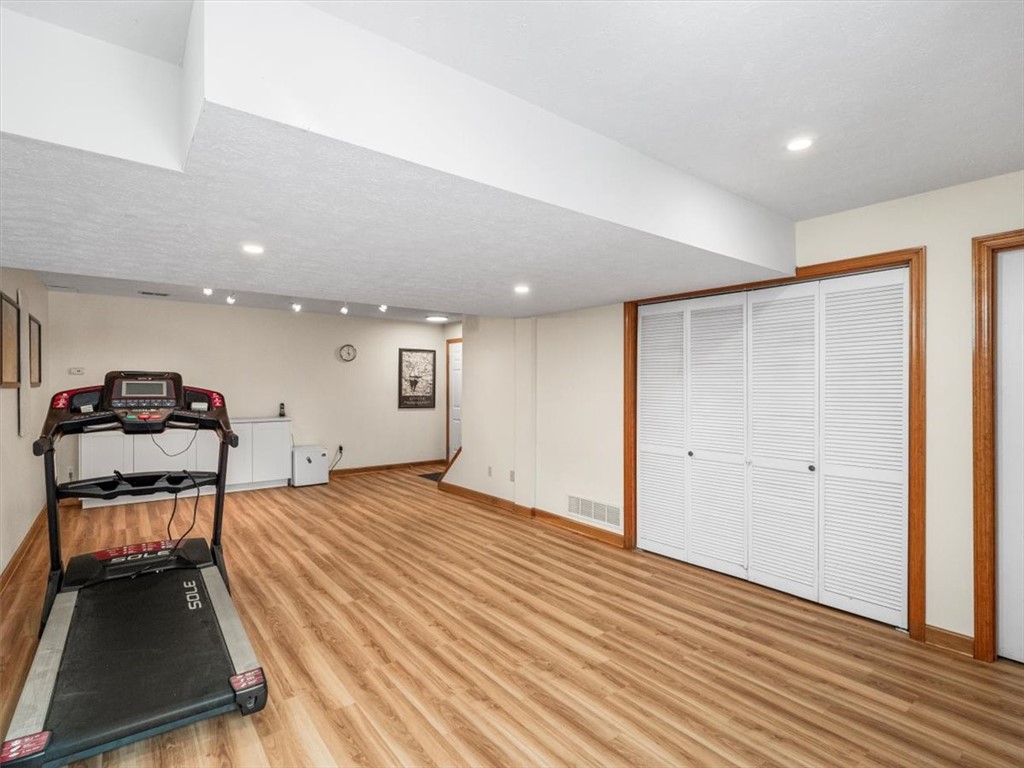 194 Warren Rd