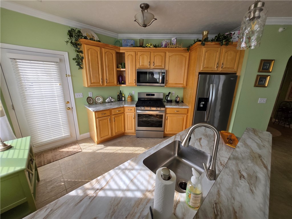 229 Adams Pointe Blvd 10
