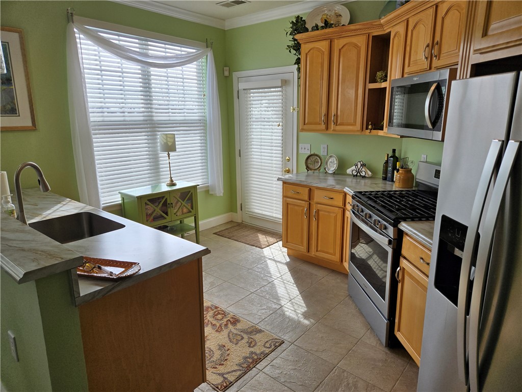 229 Adams Pointe Blvd 10