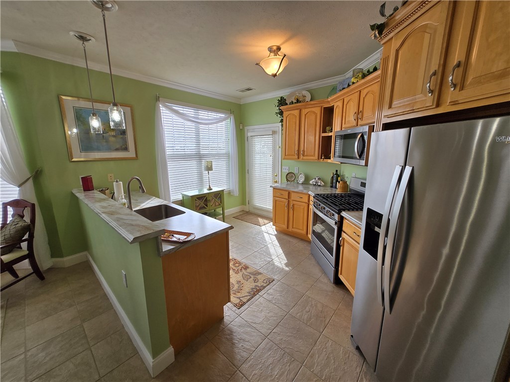 229 Adams Pointe Blvd 10
