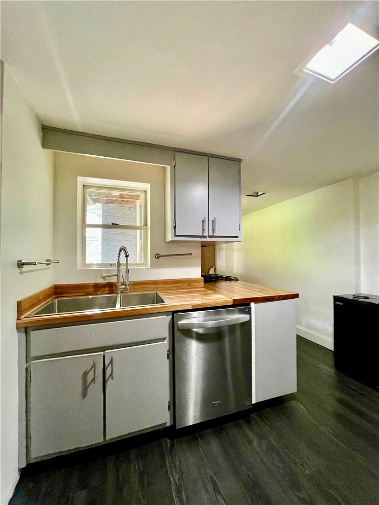 1318 Sarah St