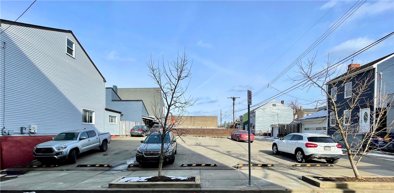0 49th St