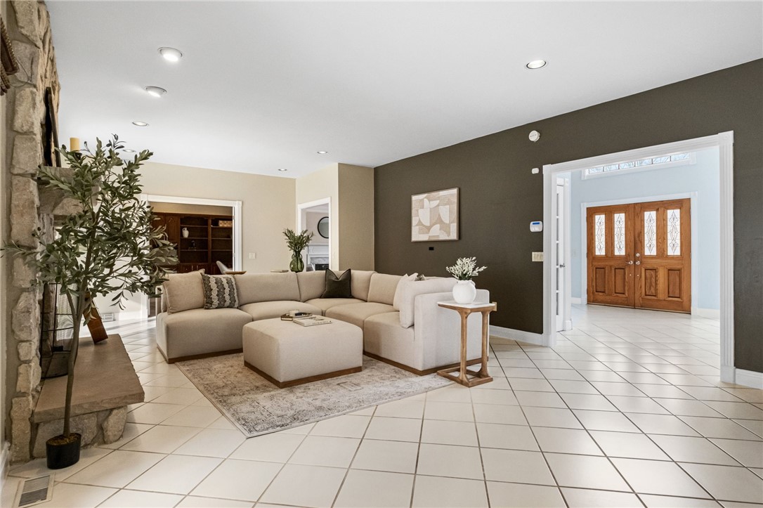 101 Thousand Oaks Dr.