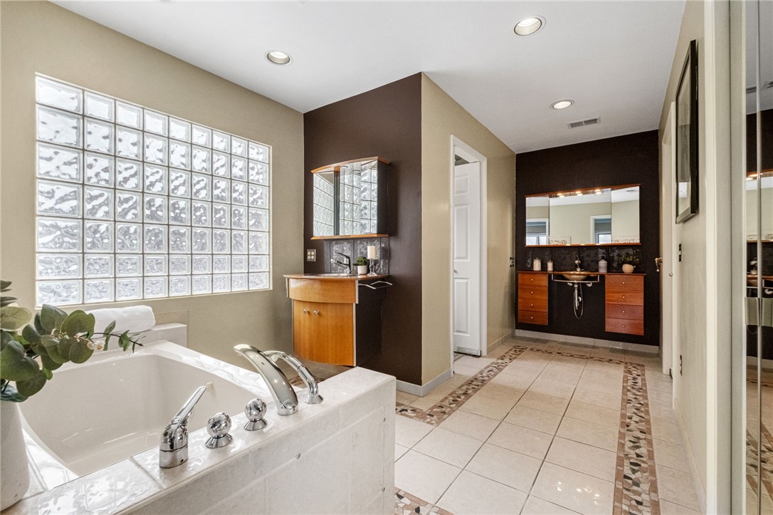 101 Thousand Oaks Dr.