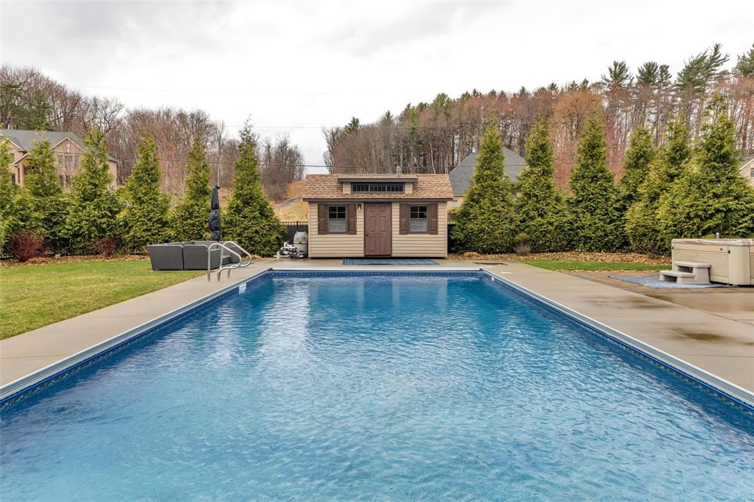 100 Walden Pond Ln