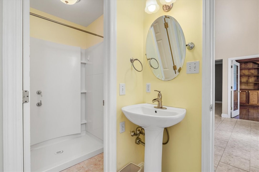 156 Oakview Dr