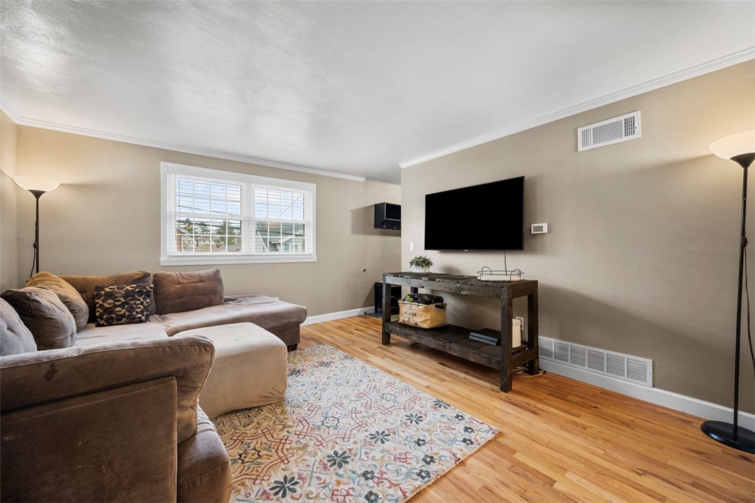21 Mineola Ave