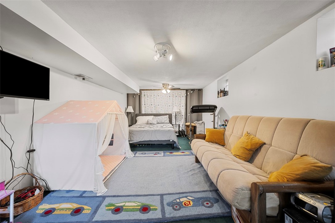 21 Mineola Ave