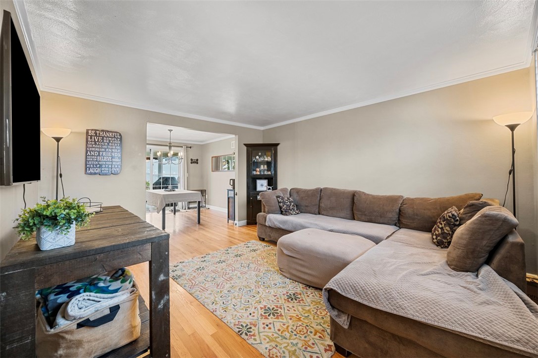 21 Mineola Ave