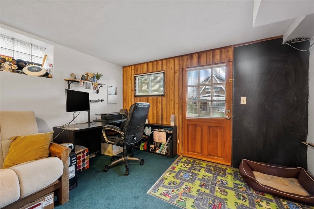 21 Mineola Ave