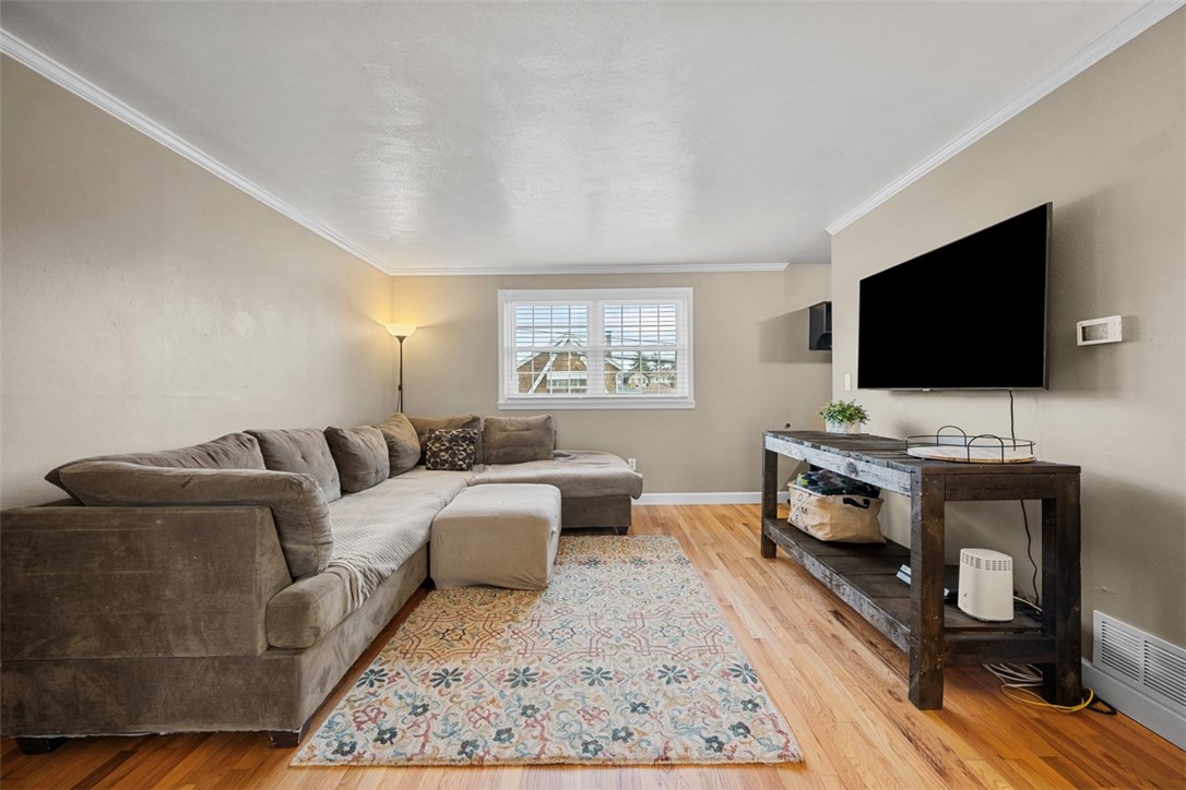 21 Mineola Ave