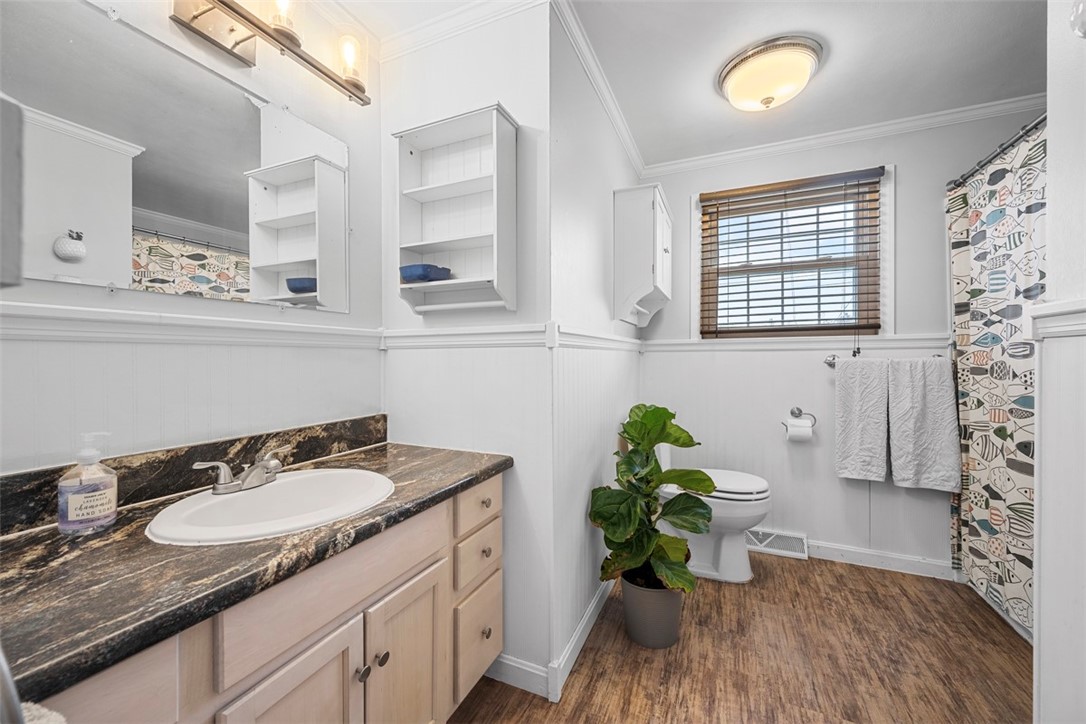 21 Mineola Ave