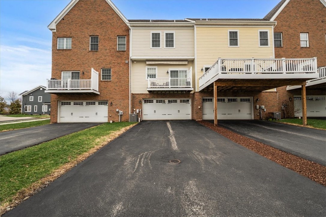 302 Osona Ln