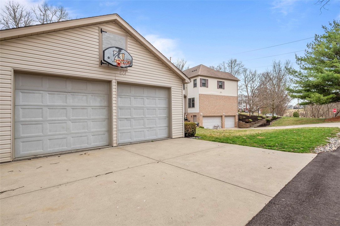 391 MANOR