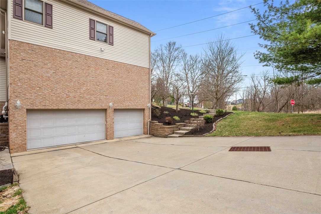 391 MANOR