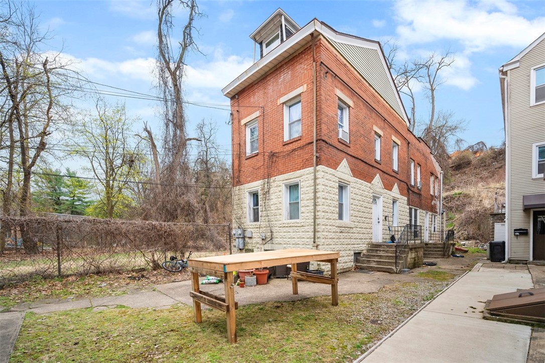 51 Boundary St