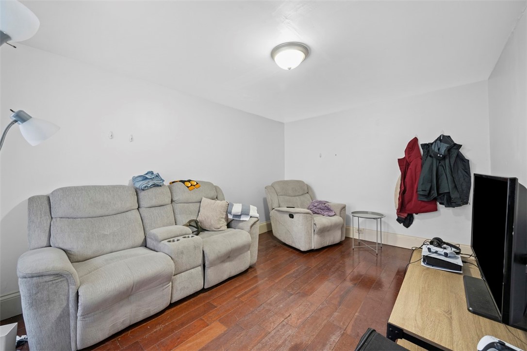 51 Boundary St