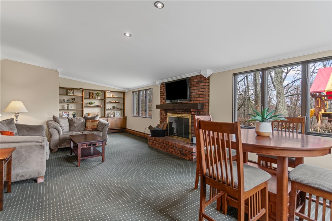 637 Ravencrest Rd
