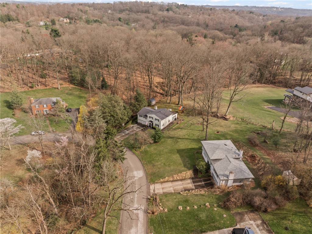 637 Ravencrest Rd