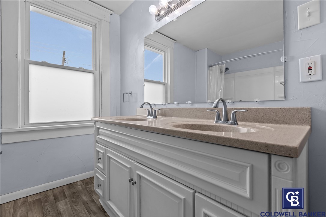 215 N Mercer Ave