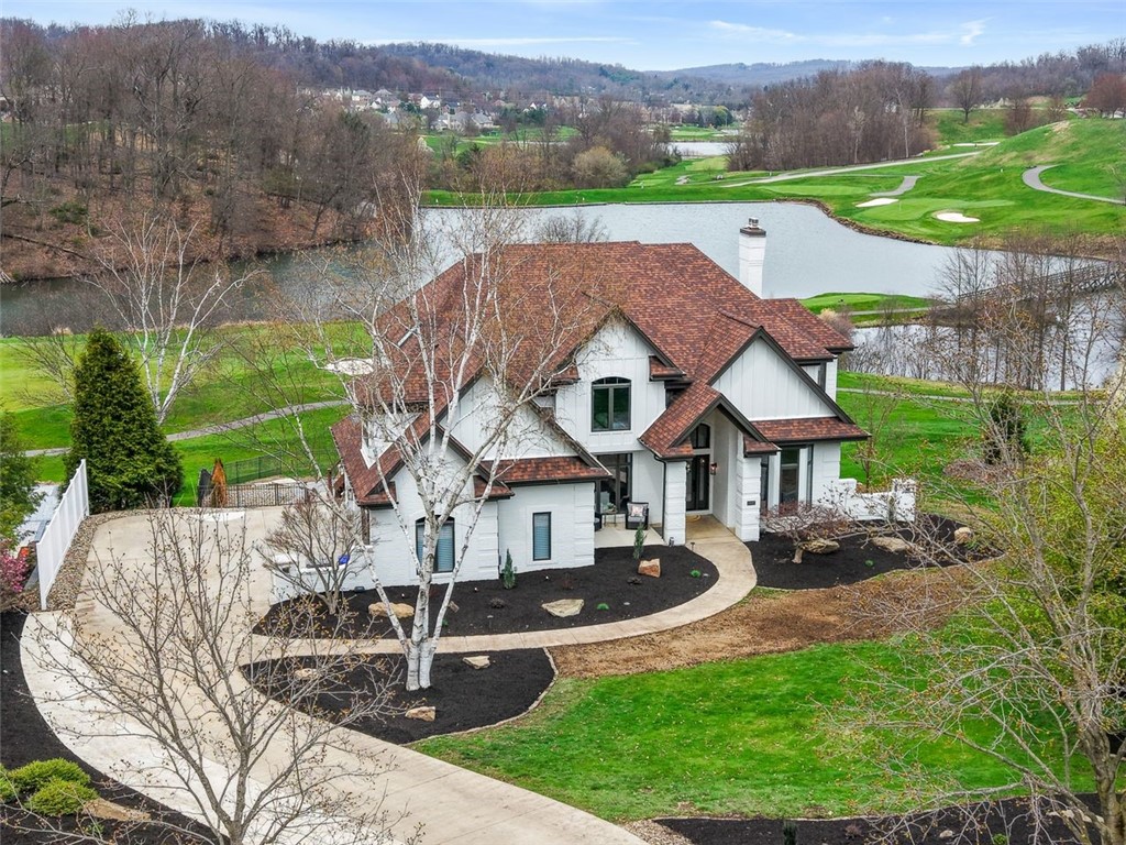 2012 W Grove Dr