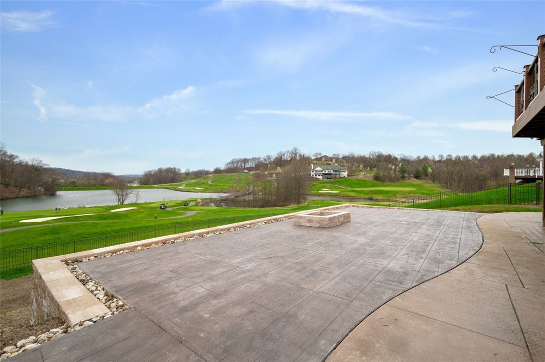 2012 W Grove Dr