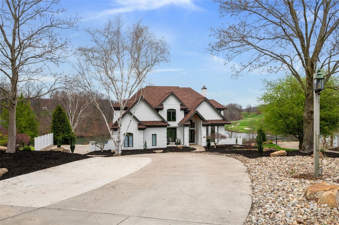 2012 W Grove Dr