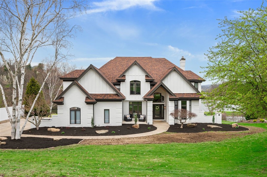 2012 W Grove Dr
