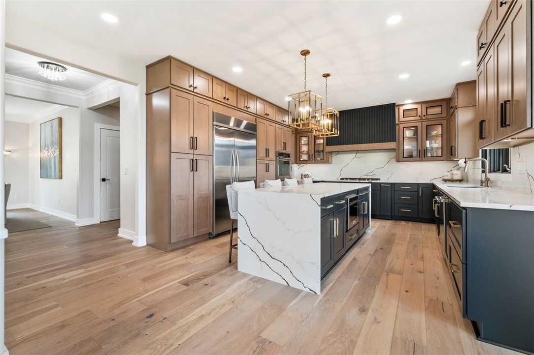 2012 W Grove Dr