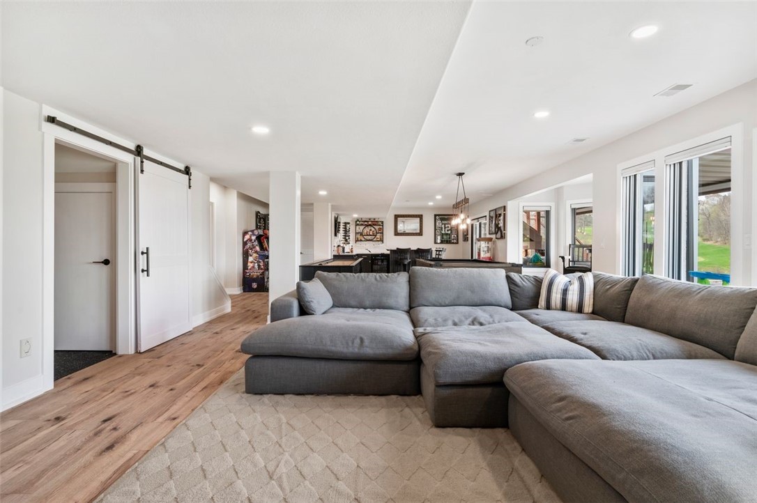 2012 W Grove Dr