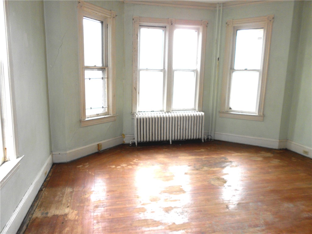 198 W Pearl St