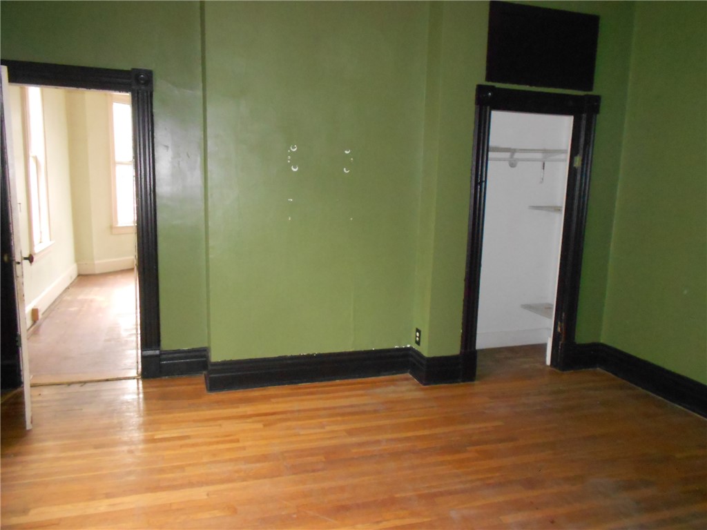 198 W Pearl St