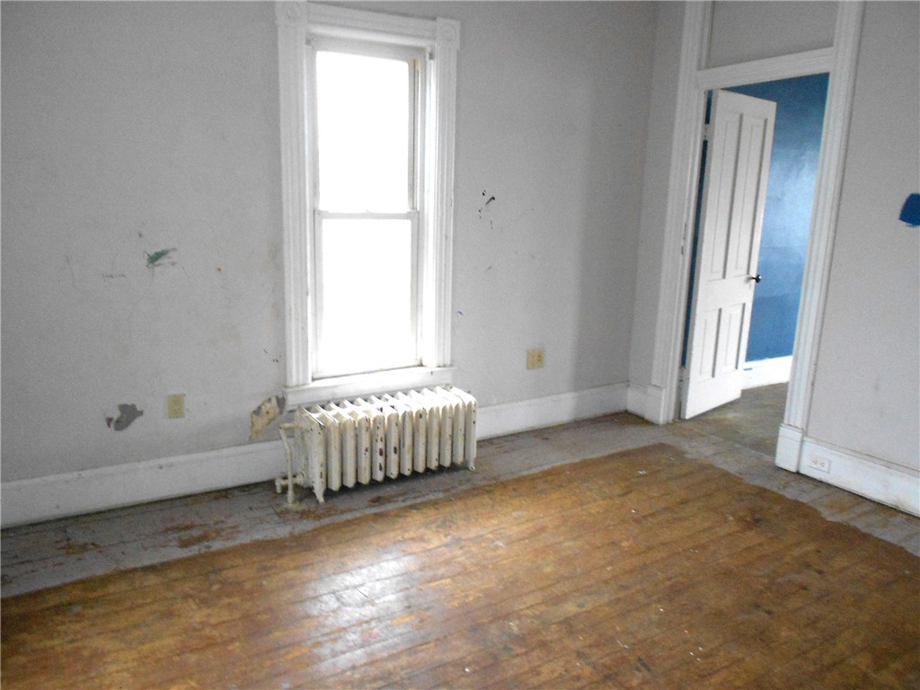198 W Pearl St