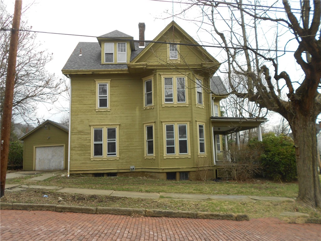 198 W Pearl St